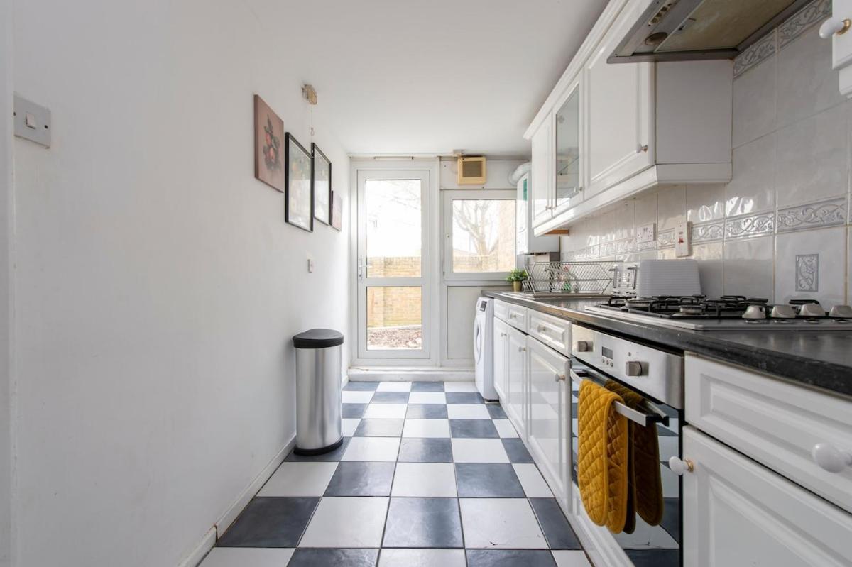 Lovely 2-Bed 20 Mins To Central London Exterior photo