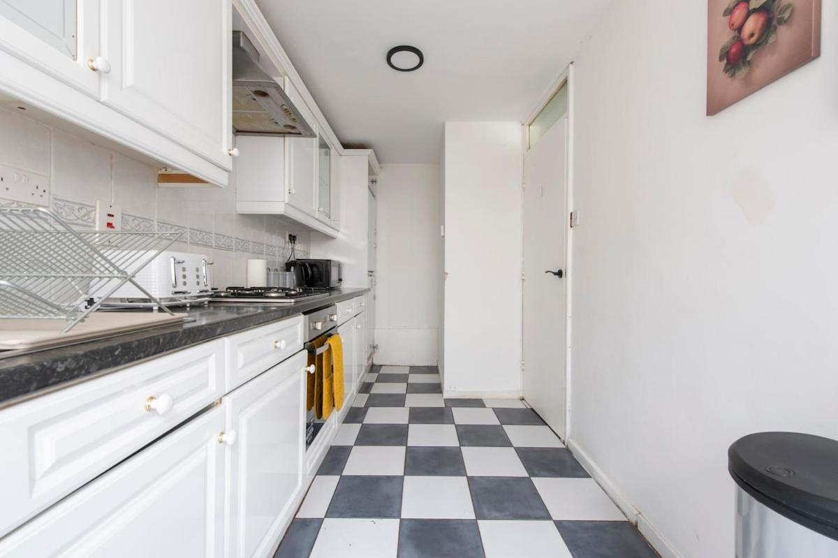 Lovely 2-Bed 20 Mins To Central London Exterior photo