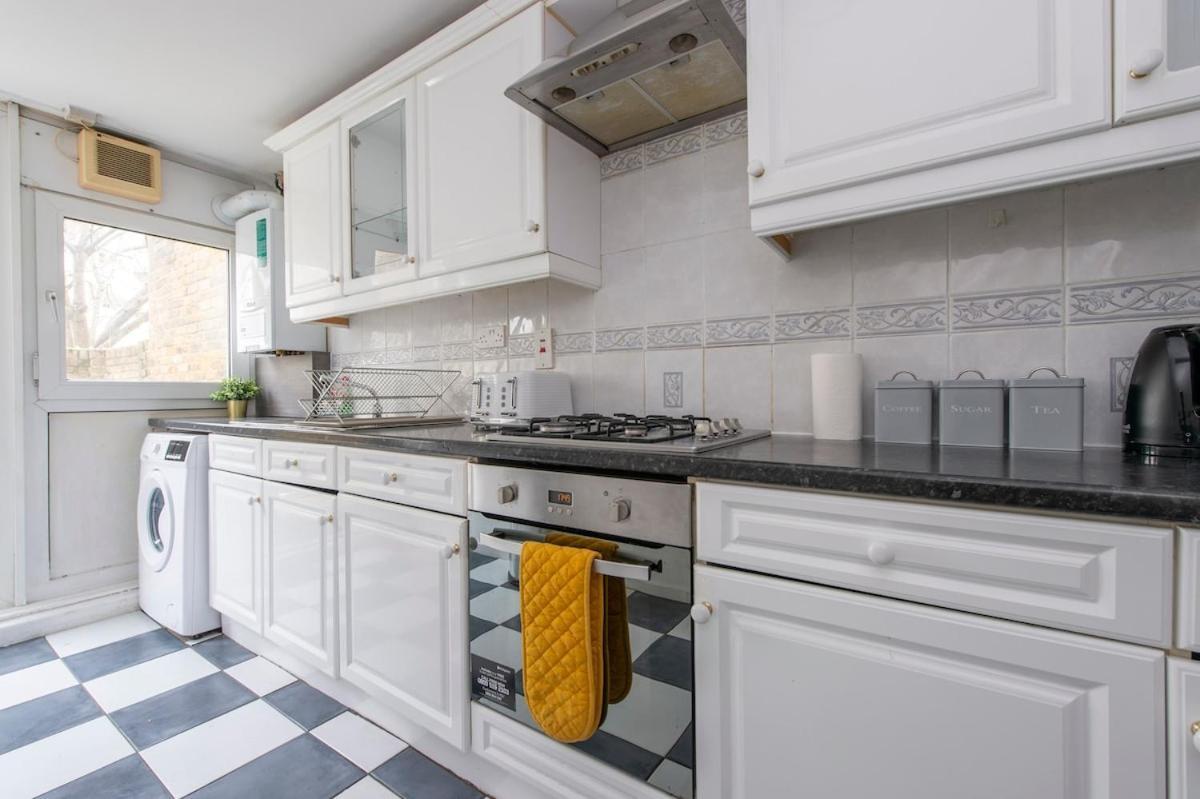 Lovely 2-Bed 20 Mins To Central London Exterior photo