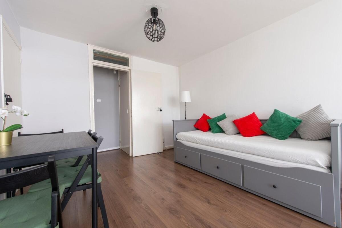 Lovely 2-Bed 20 Mins To Central London Exterior photo